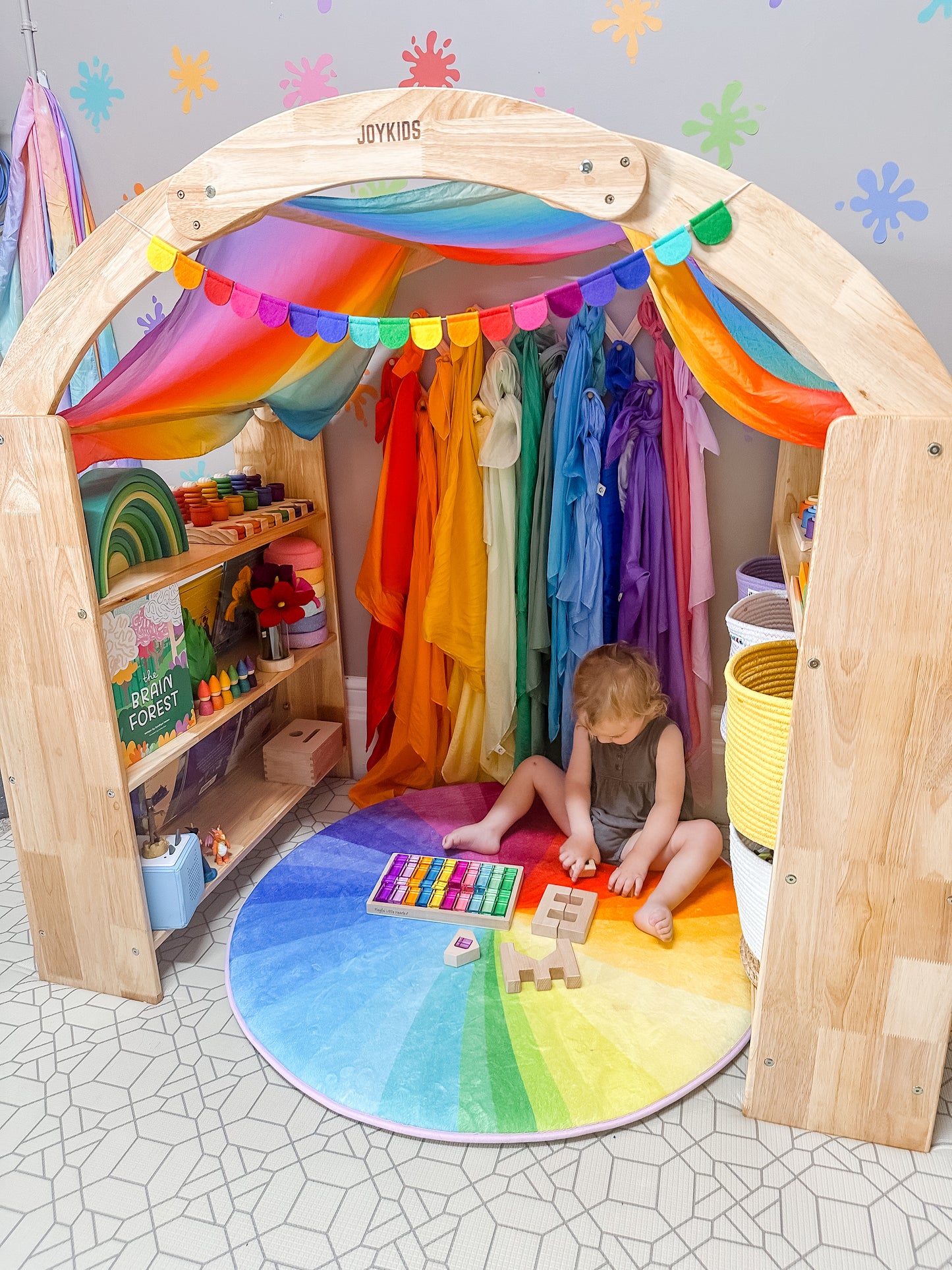 Interactive Playstand: Library & Play Station