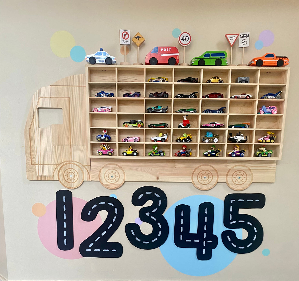 Truck-shaped wooden diecast car display rack, H41 × W92cm, wall-mounted