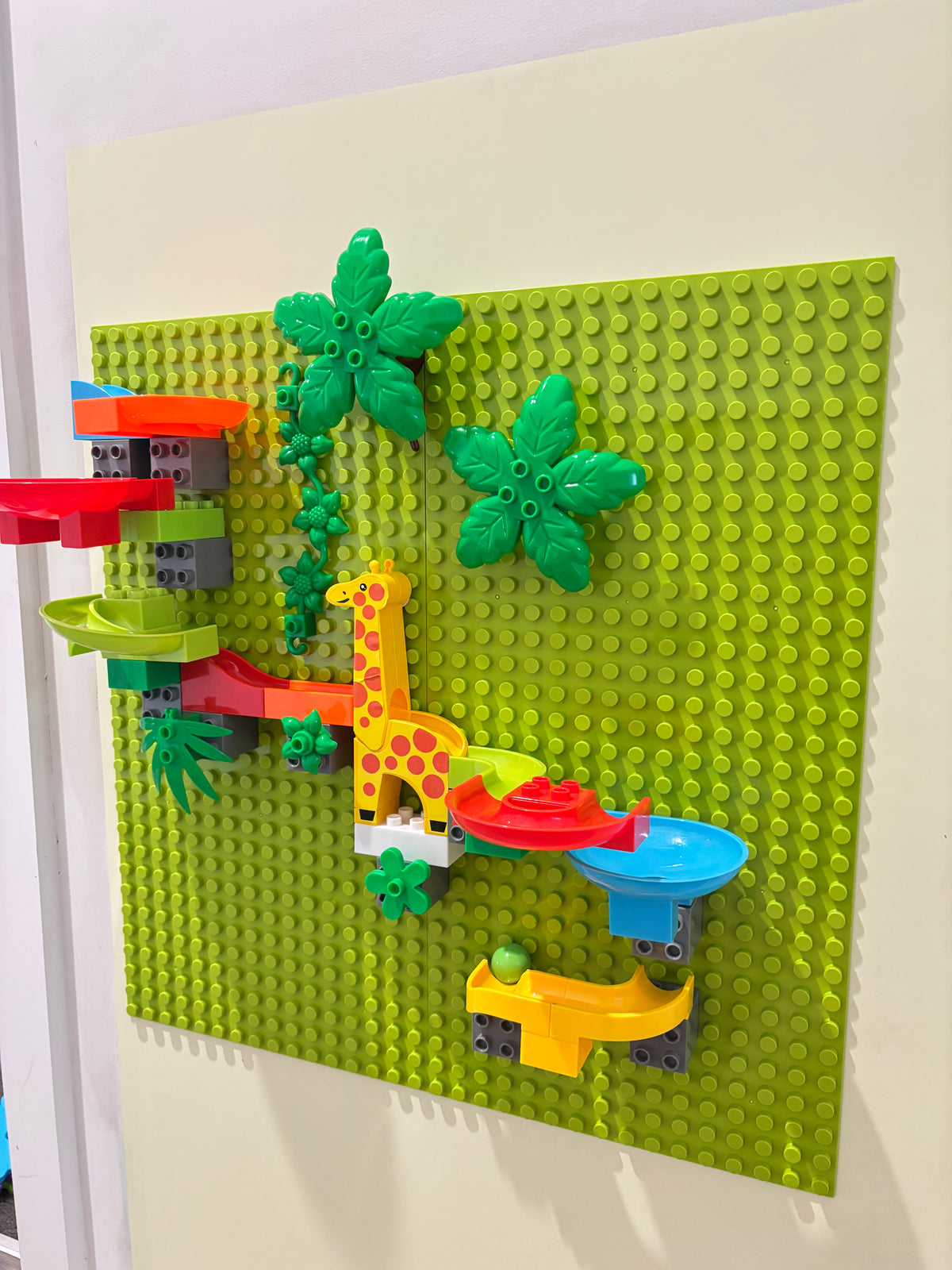 Jungle-theme marble run compatible with the double-sided board and MagicPlate