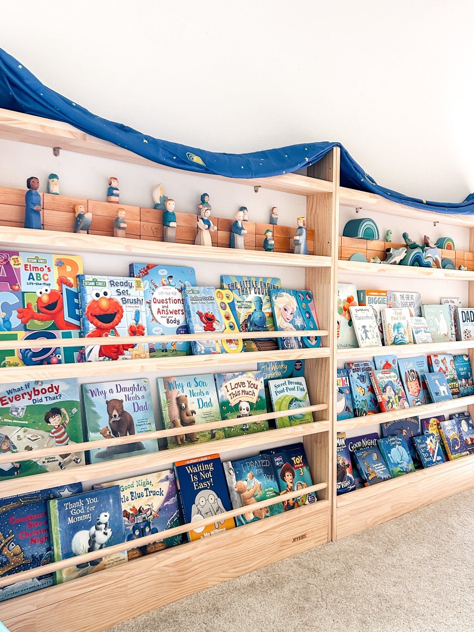 5 Tier Front Facing Bookshelf (Version 2) - Varnished SolidWood - JoyKids