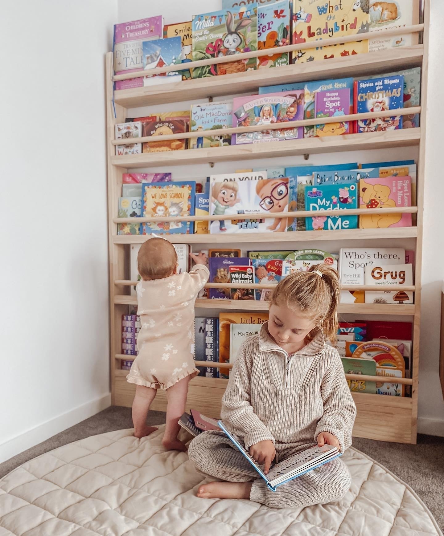 5 Tier Front Facing Bookshelf (Version 2) - Varnished SolidWood - JoyKids