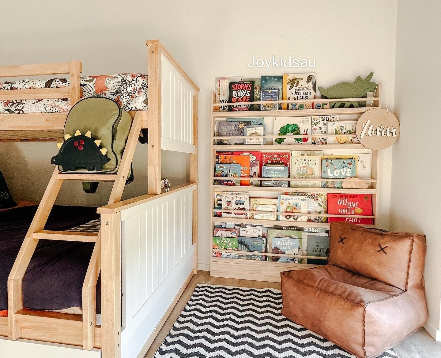 5 Tier Front Facing Bookshelf (Version 2) - Varnished SolidWood - JoyKids